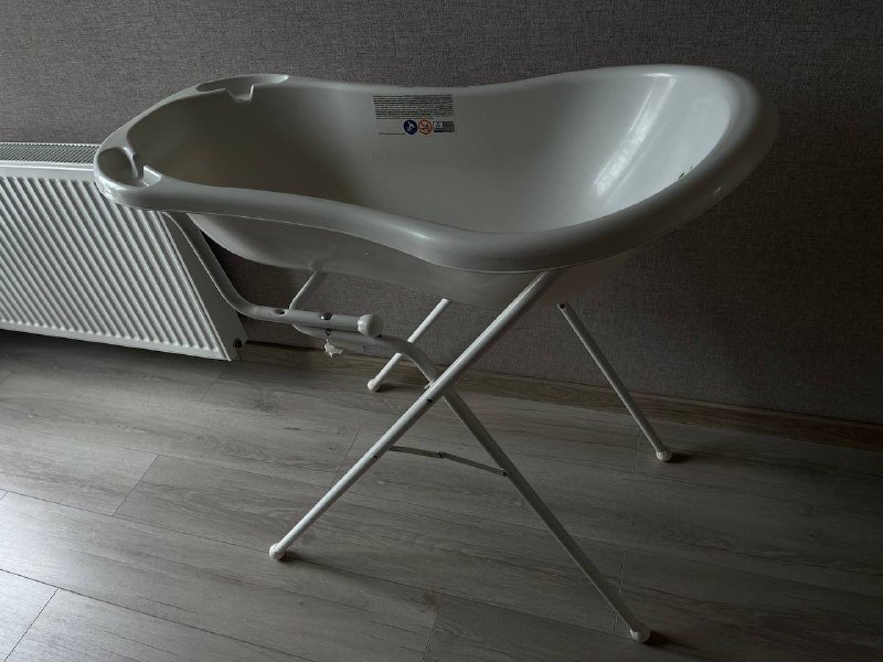 Детская ванна, детский стул для кормления, детский игровой столик