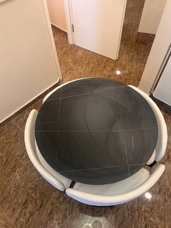 Кровати с тумбочками, микроволновка, телевизор, шкафы, комплект для ванной, керамический стол и стулья 5