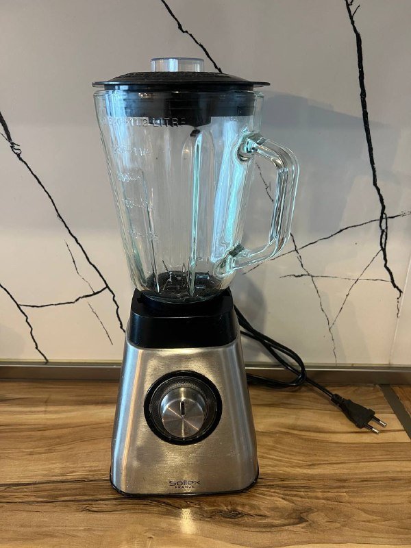 Стоячий стол, коленный стул, корзина для белья, лампа для рабочего стола, ваза