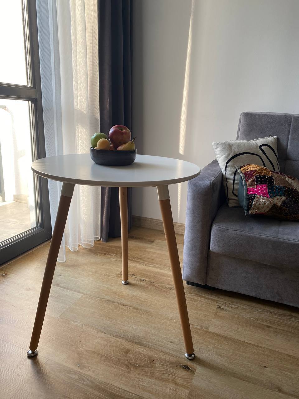 White chairs metal legs, white table wooden legs, electric kettle, blender 3