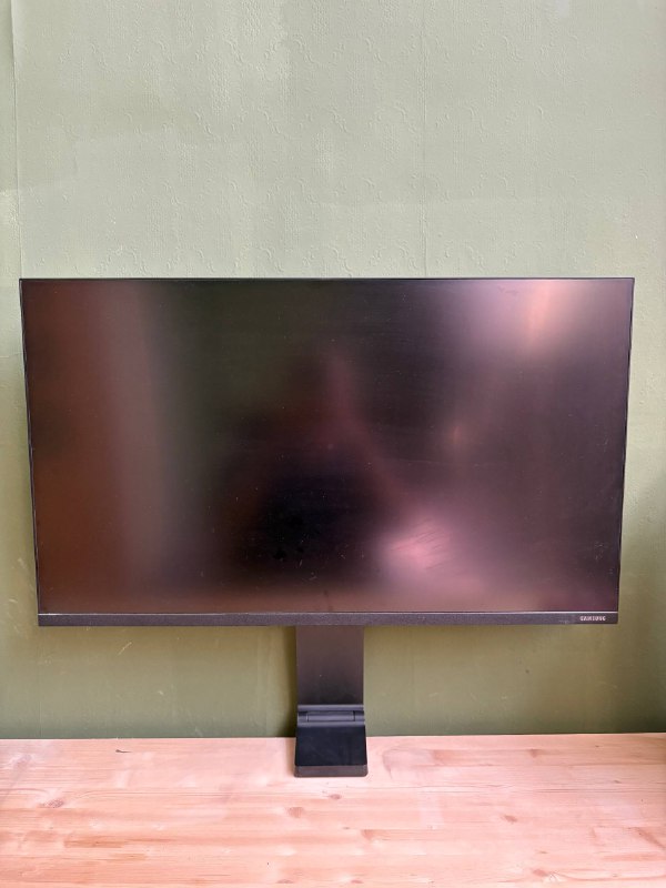 Samsung space monitor 32inch UHD