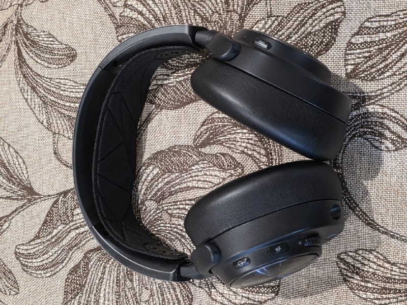 Игровые беспроводные наушники SteelSeries Arctis Nova Pro Wireless 4