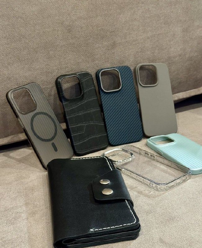 iPhone 15 Pro 256 ГБ с чехлами 2