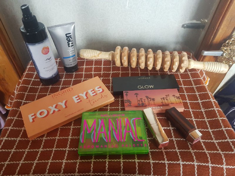 Большая сковорода, пиджак Mango XS, палетки теней, помады 5