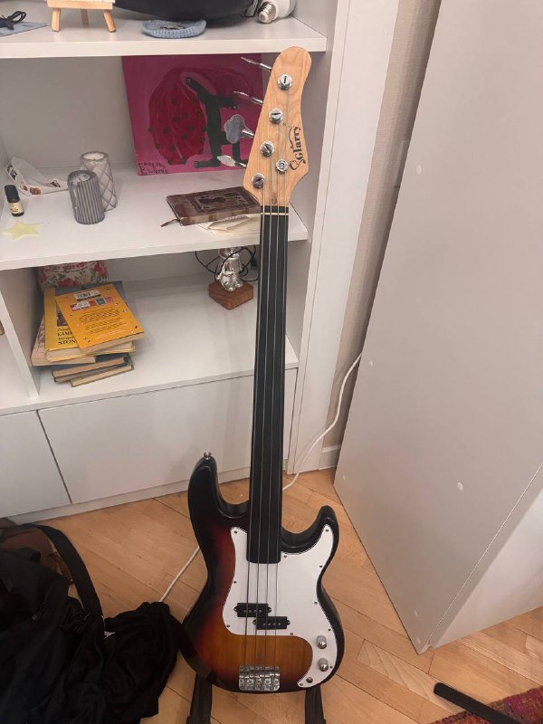 бас гитара Glarry GP, электрогитара Ibanez Q54, акустическая гитара Sigma GMC-STE, гитарные стойки