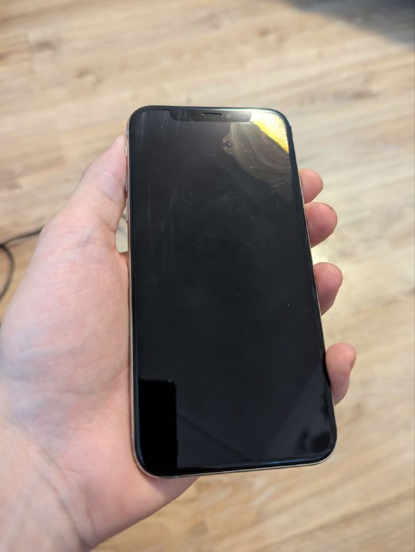 iPhone XS 256GB Silver 2