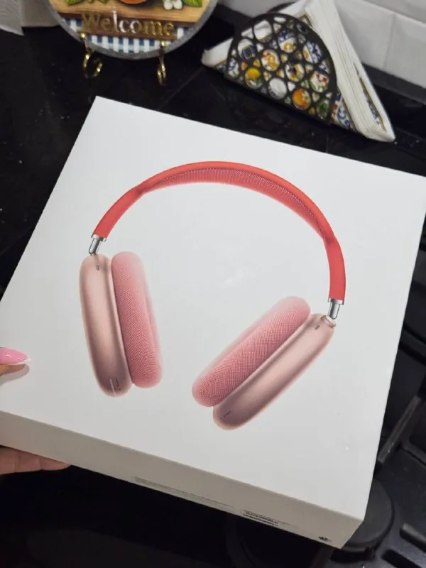 Apple AirPods Max Pink 1