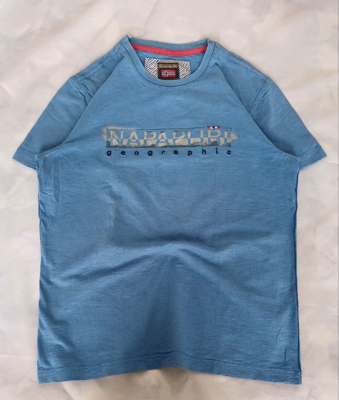 шорты Vans, футболки Levi's, Palm Angels, Napapijri