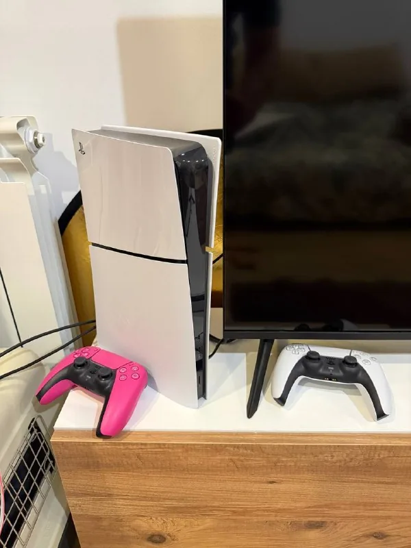 Sony PlayStation 5 Slim, 2 контроллера