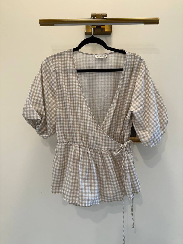 рубашка, платье Colin’s, юбка UNIQLO, свитшот, брюки Pull&Bear