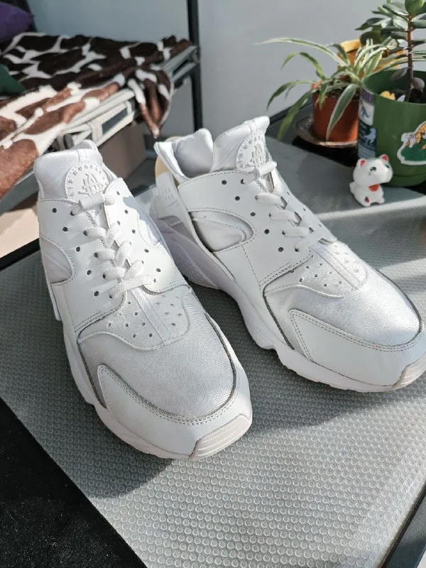 Кроссовки Nike Air Huarache Triple White 1