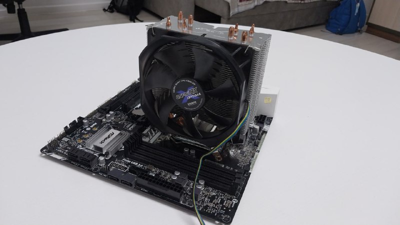 Видеокарта GeForce GT1030, процессор Intel Core i7 7700, материнская карта ASRock B250M Pro4, охлаждение Zalman 2