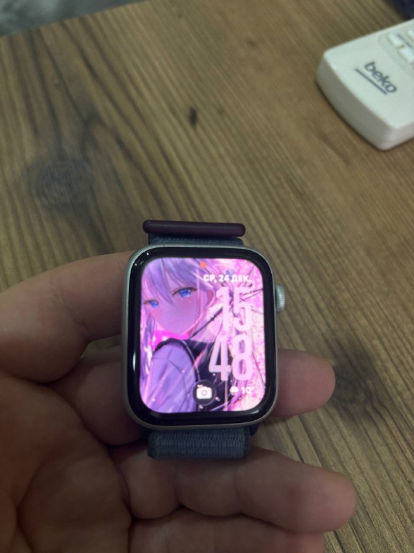 Apple Watch SE 2023, чехол-ремешок Spigen, зарядки