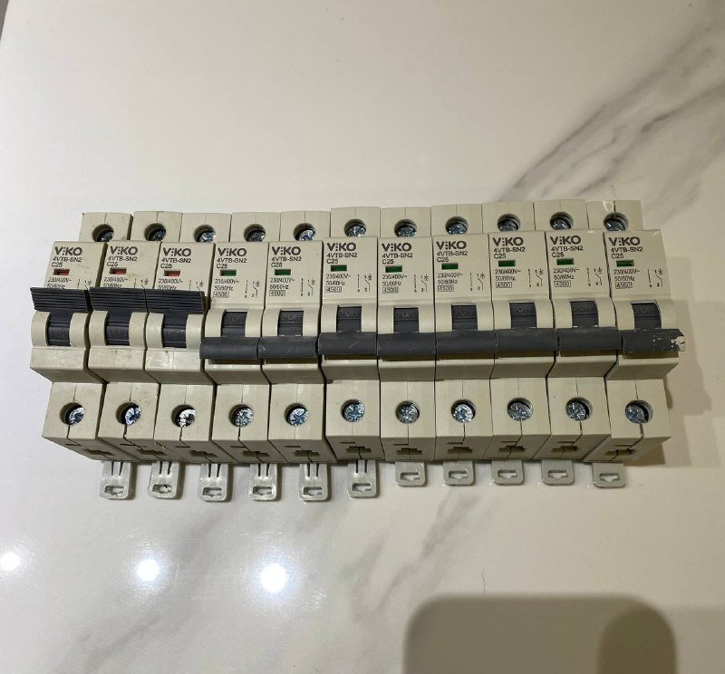 Автоматический выключатель, сетевой фильтр, LED панель, гарнитура, память, мышь, роутер, приемник