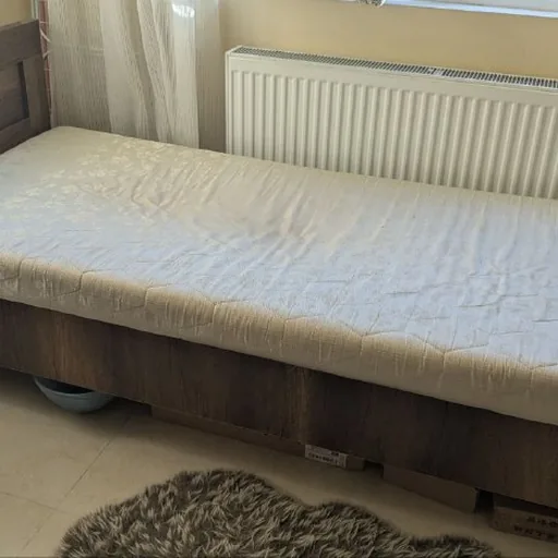 Кровать с матрасом