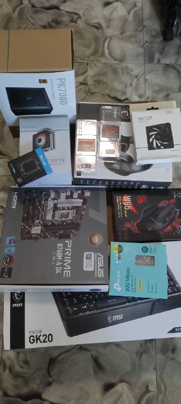 ПК i3-12100f, видеокарта RX-580, 16GB DDR4, SSD M2 500GB, монитор HP24, клавиатура MSI, мышь Bloody W95 max, наушники, Wi-Fi, Bluetooth 3