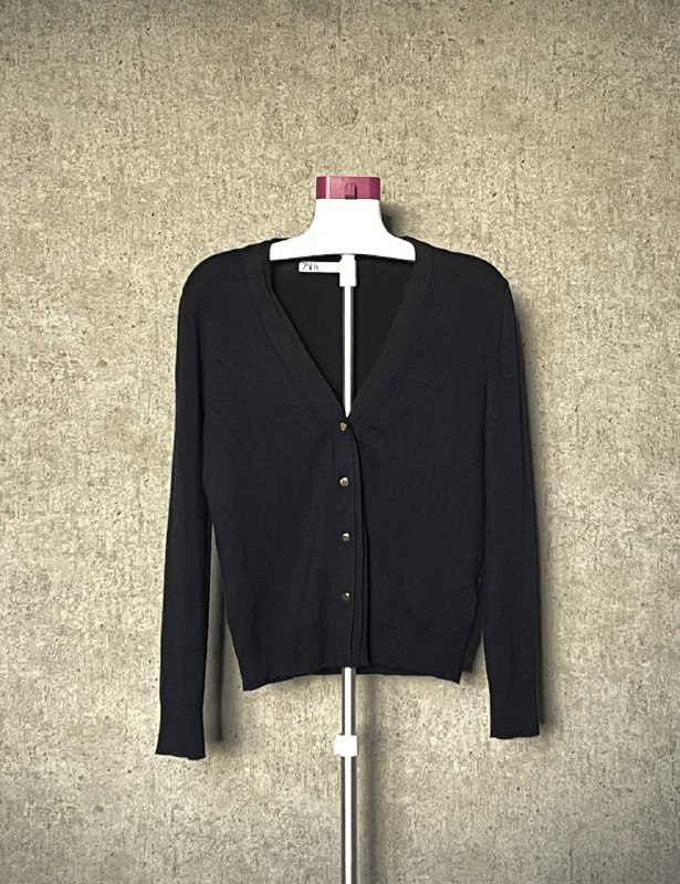 Жакет Zara, Ветровка Bershka, Кофта Oysho, Рубашка мужская, Лонгслив Pull&Bear, Штаны Tommy Hilfiger, Штаны, Кофта спортивная, Штаны Zara, Топ с вырезом на спине