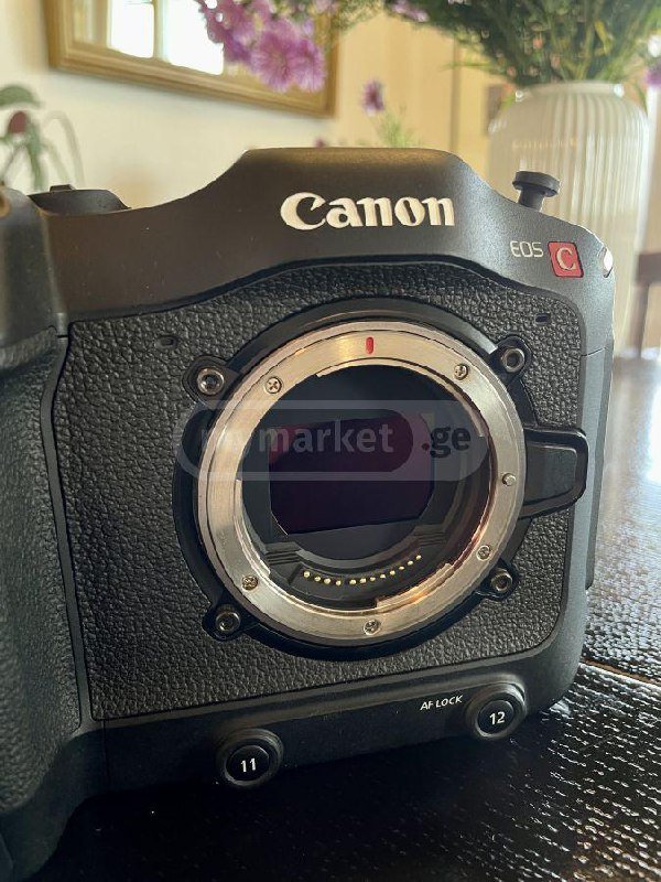 Canon C70 камера с аккумуляторами 7