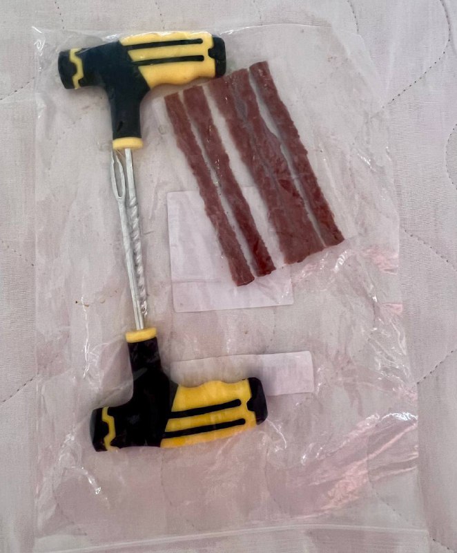 Свечи зажигания, знак аварийной остановки, лампочка, держатель для телефона, ремкомплект, антифриз, канистра, накладки на ремень 5