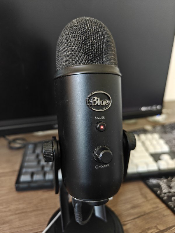 Микрофон Blue Yeti