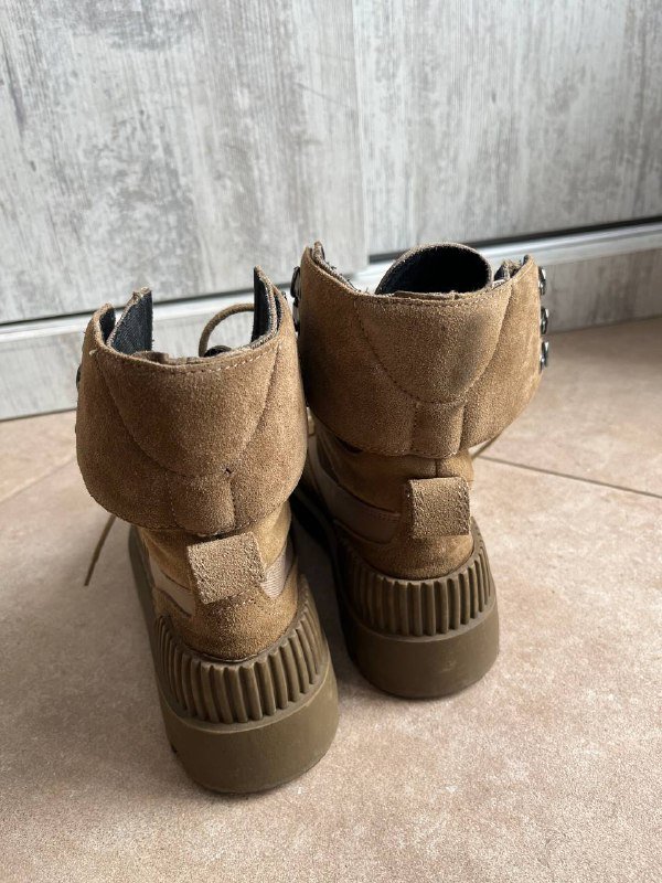 Ботики Zara из натуральной замши, размер 36 4