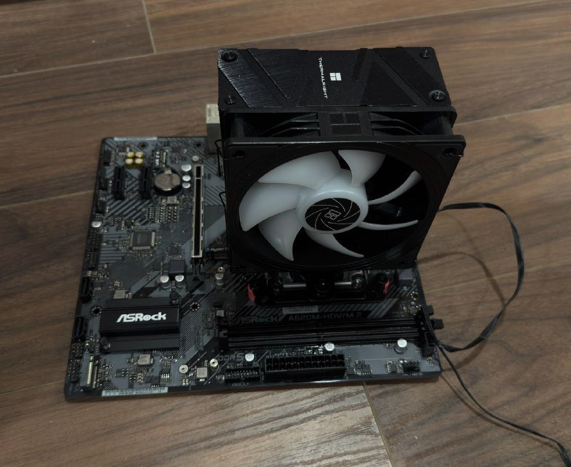 AMD Ryzen 5 8400f с материнской платой ASRock A620M-HDV/M.2 и охлаждением Thermalright