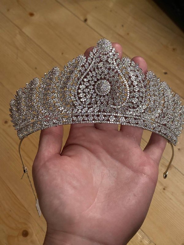 Диадема и серьги из циркония 3