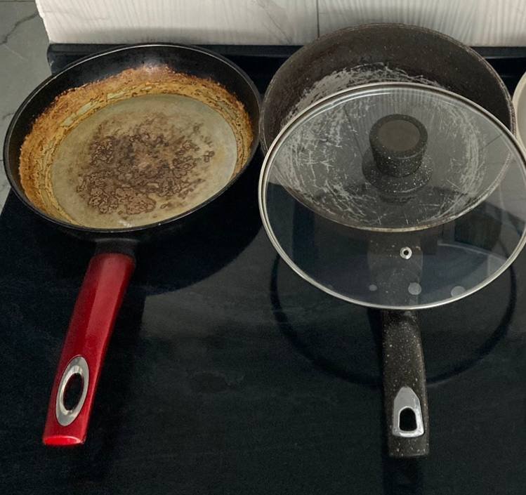 4 сковороды диаметром 26-28 см различных состояний 4