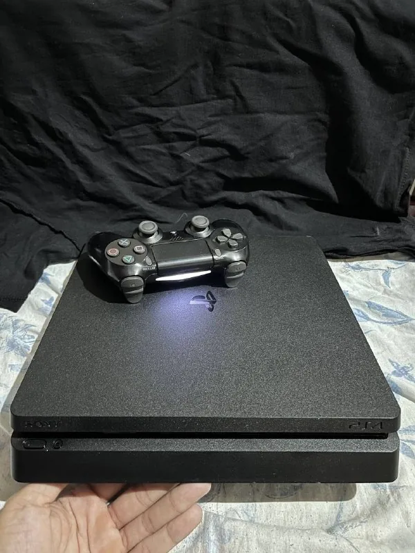 PlayStation 4 Slim 1TB