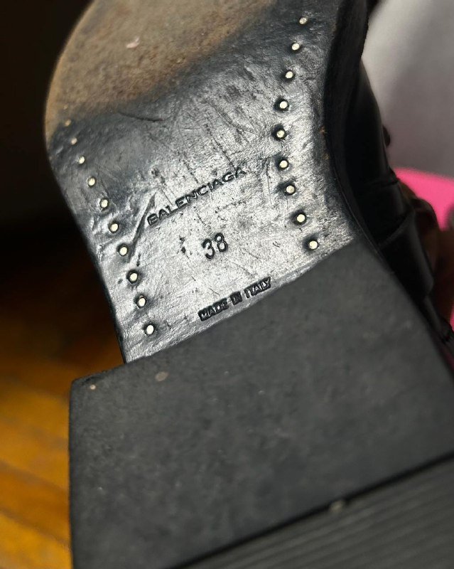 Винтажные ботинки Balenciaga, казаки Ahimsa, рубашка Levis 4