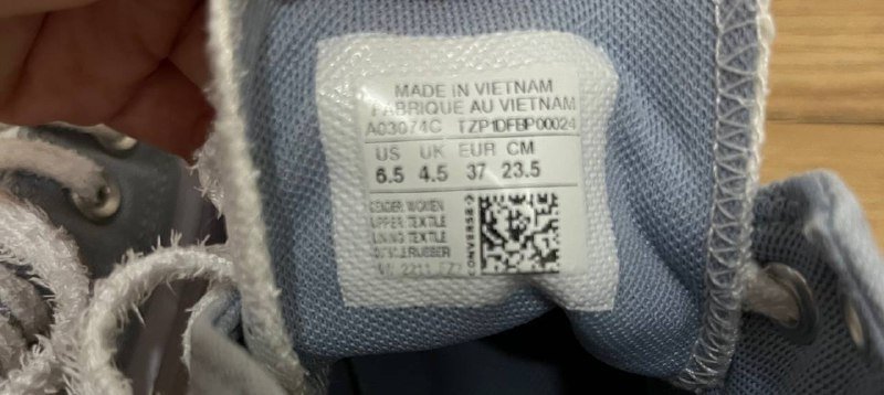 куртка черная, свитер молочный, пиджак черный, кеды converse нежно-голубые 5