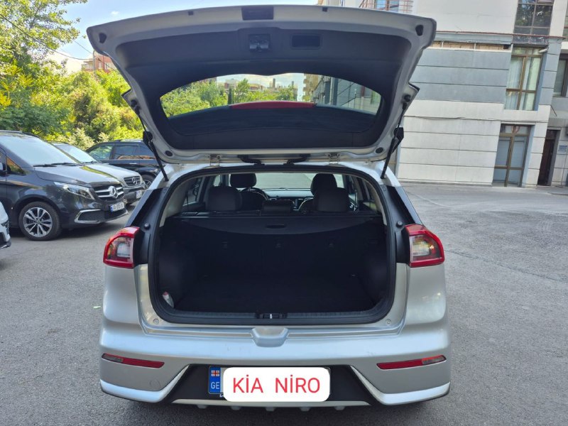 Kia Niro 2017 гибридный, пробег 128784 км 9
