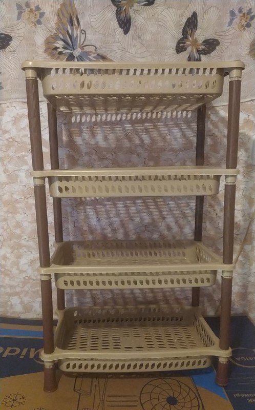 чашки, тарелки, кастрюли, терка, половник, графины, бутылки, корзинки, полка для кухни 10