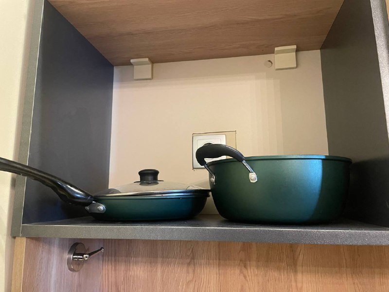Индукционная кастрюля и сковородка с крышками