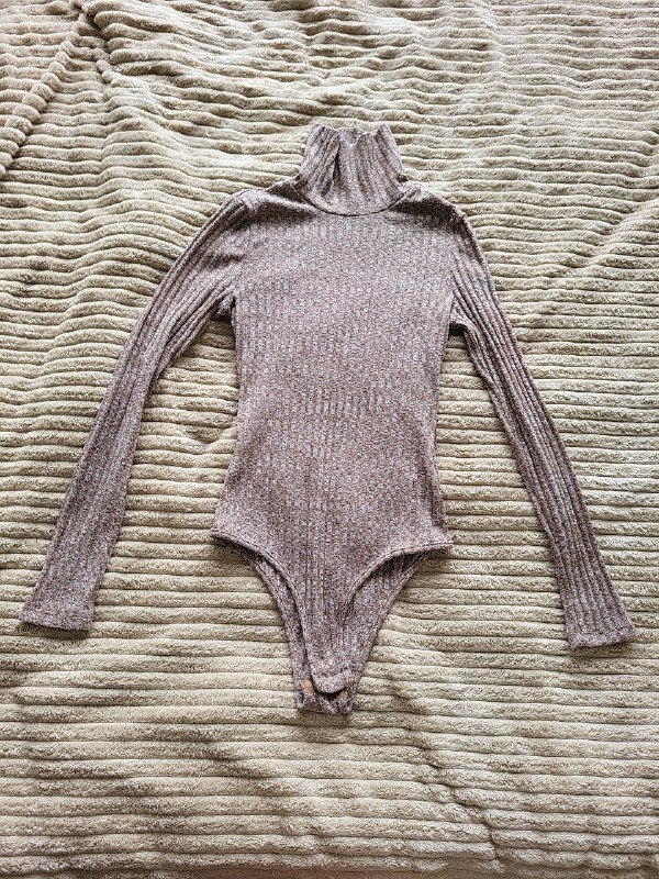 Боди shein, Боди с паетками bershka, Юбка Befree плотная с принтом