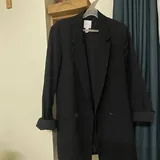 Красный пиджак H&M, черный пиджак H&M, костюм для йоги, юбка, кофта Reebok, туника Reebok, юбка, ветровка Waikiki, сумка Reebok, юбка, шорты Zara 2