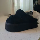 Зонты, сумка, тумбочки, столик, наклейки, туфли, кронштейн 7