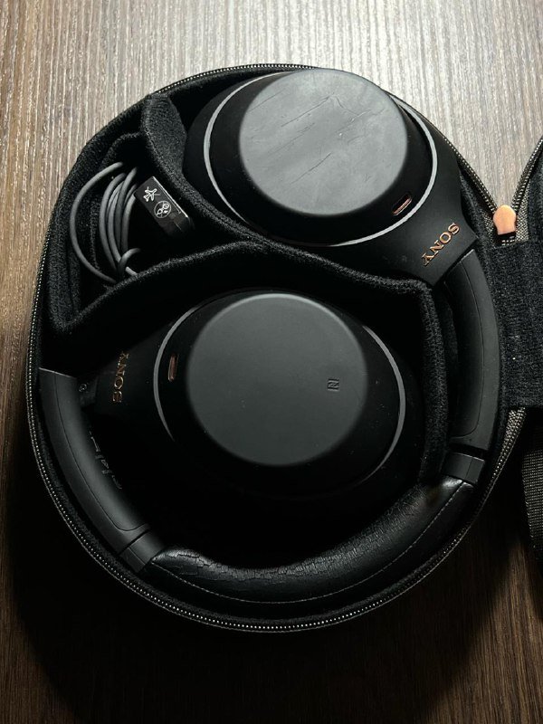 Наушники Sony WH-1000XM4, кейс, переходник