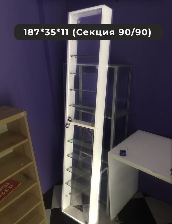 Комплект витрин и стеллажей со стеклом и замками 6