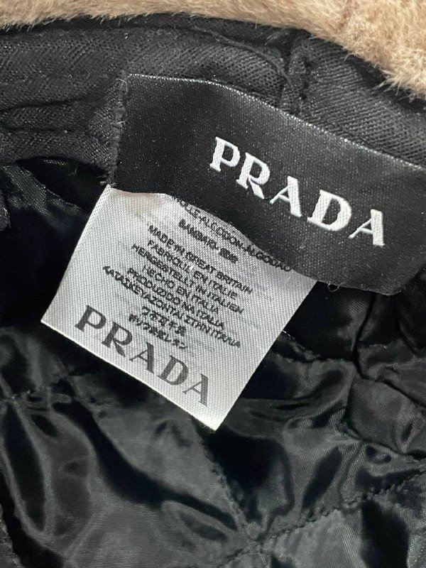 Шапка Prada 2