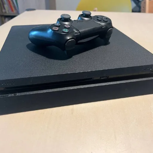 PlayStation 4 Slim 1TB, 3 games, 1 gamepad