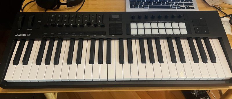 Novation Launchkey Mk4 midi-клавиатура 49 клавиш