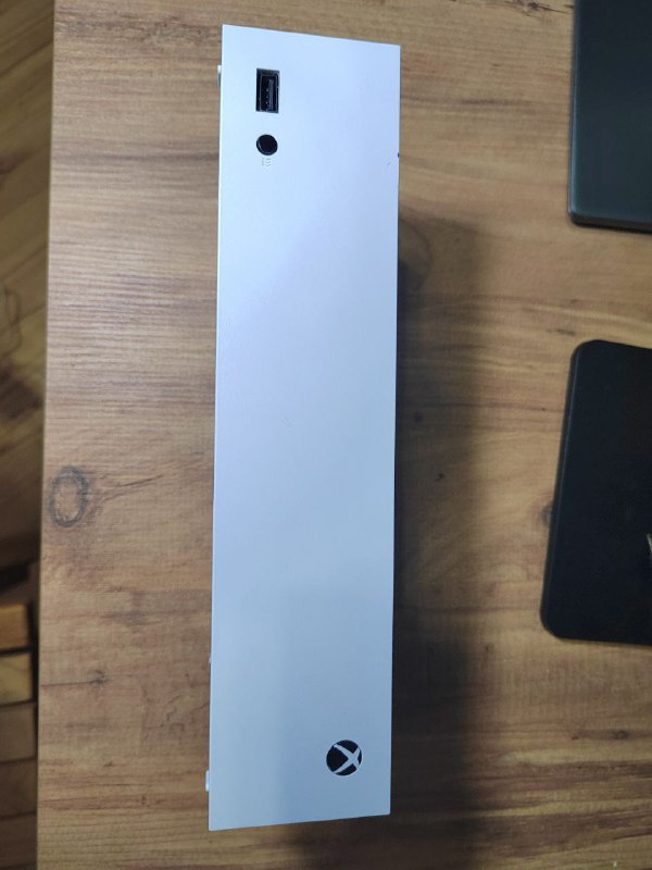Xbox Series S with 1 controller, HDMI, and GTA V 2