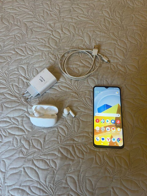 Телефон Poco M5, наушники 5