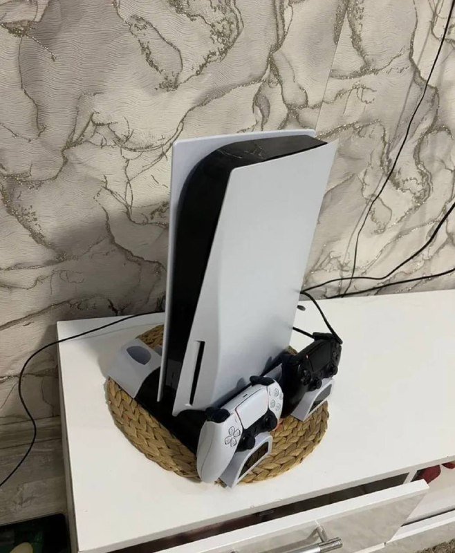 PS 5 с дисководом 1ТБ, 2 геймпада, подставка и зарядки
