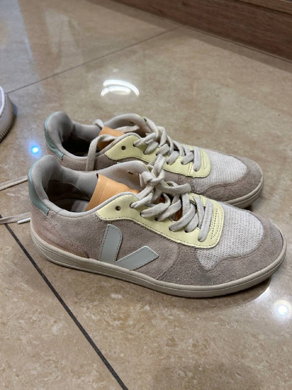 VEJA shoes for sale, size 37