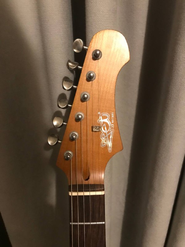 Гитара JS-400 Relic от JET, кейс, ремень, стойка 3