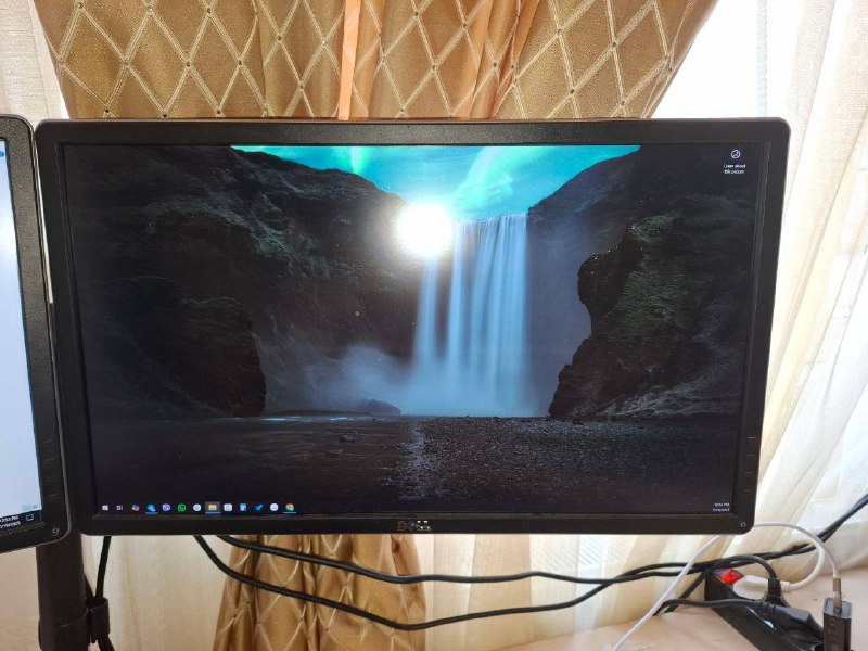 Два монитора Dell P2416D с кронштейном 3