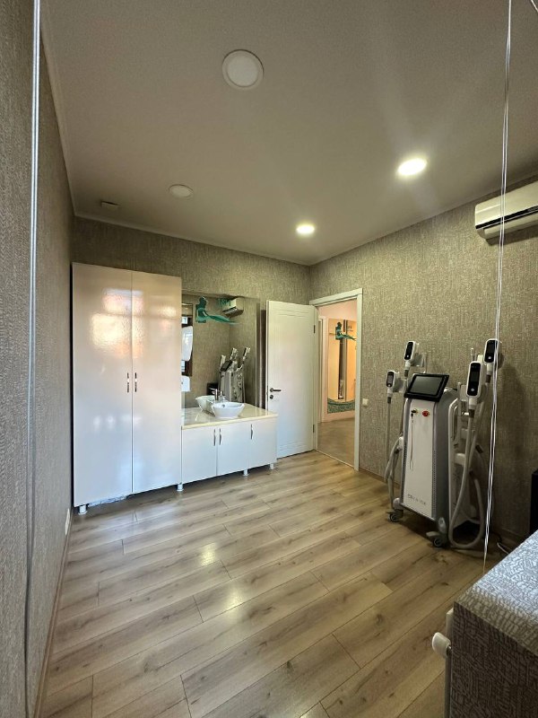 Офис в центре эстетики - 10 м² с балконом