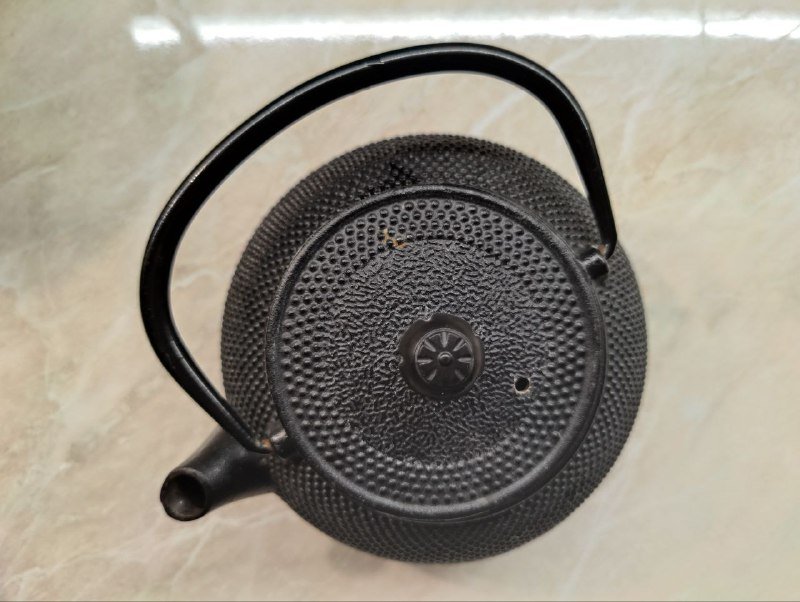 Чайник из чугуна с эмалированной поверхностью